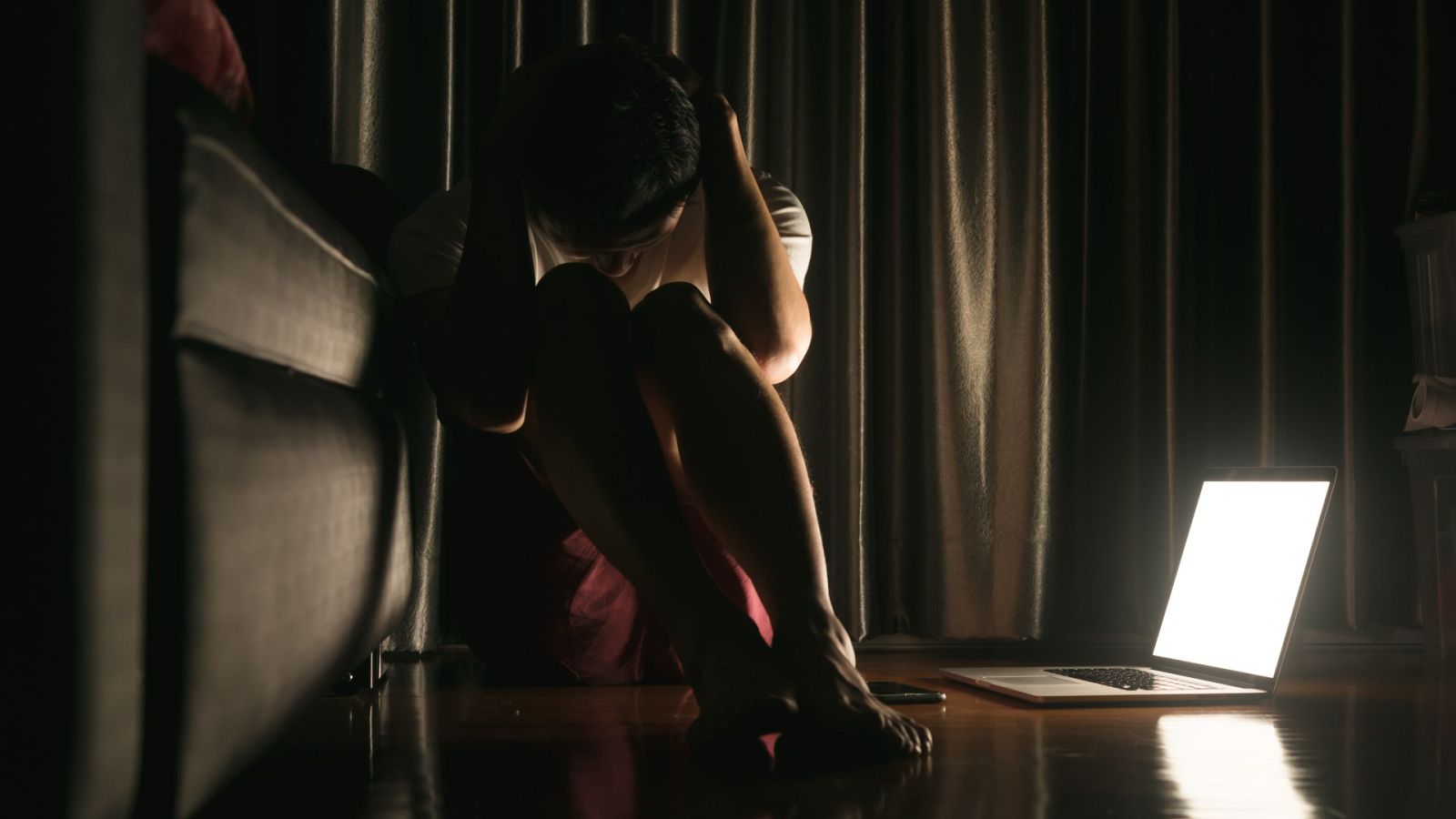 Condenado por amenazar con revelar la homosexualidad de un joven que terminó suicidándose - Ver ahora