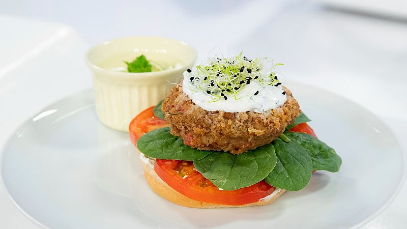 Hamburguesas de lentejas con salsa tzatziki