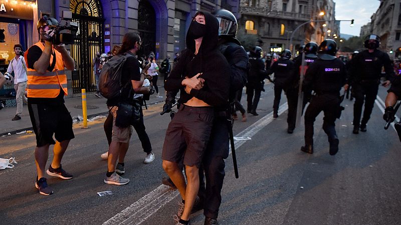 Dos detenidos por los incidentes en Via Laietana tras la marcha de la Diada