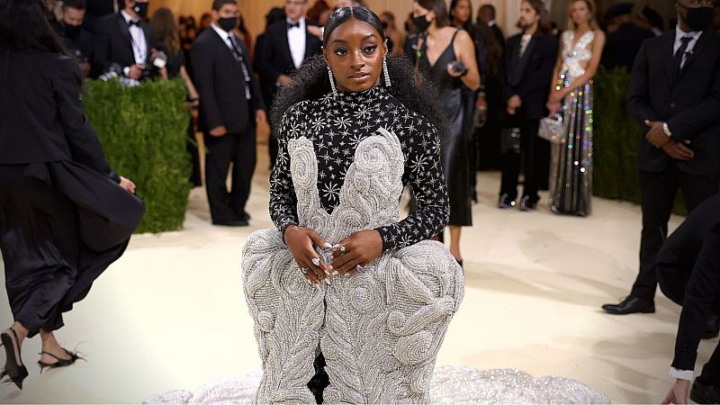Simone Biles cumple su sueño y arrasa en la gala del MET con un vestido de 36 kilos