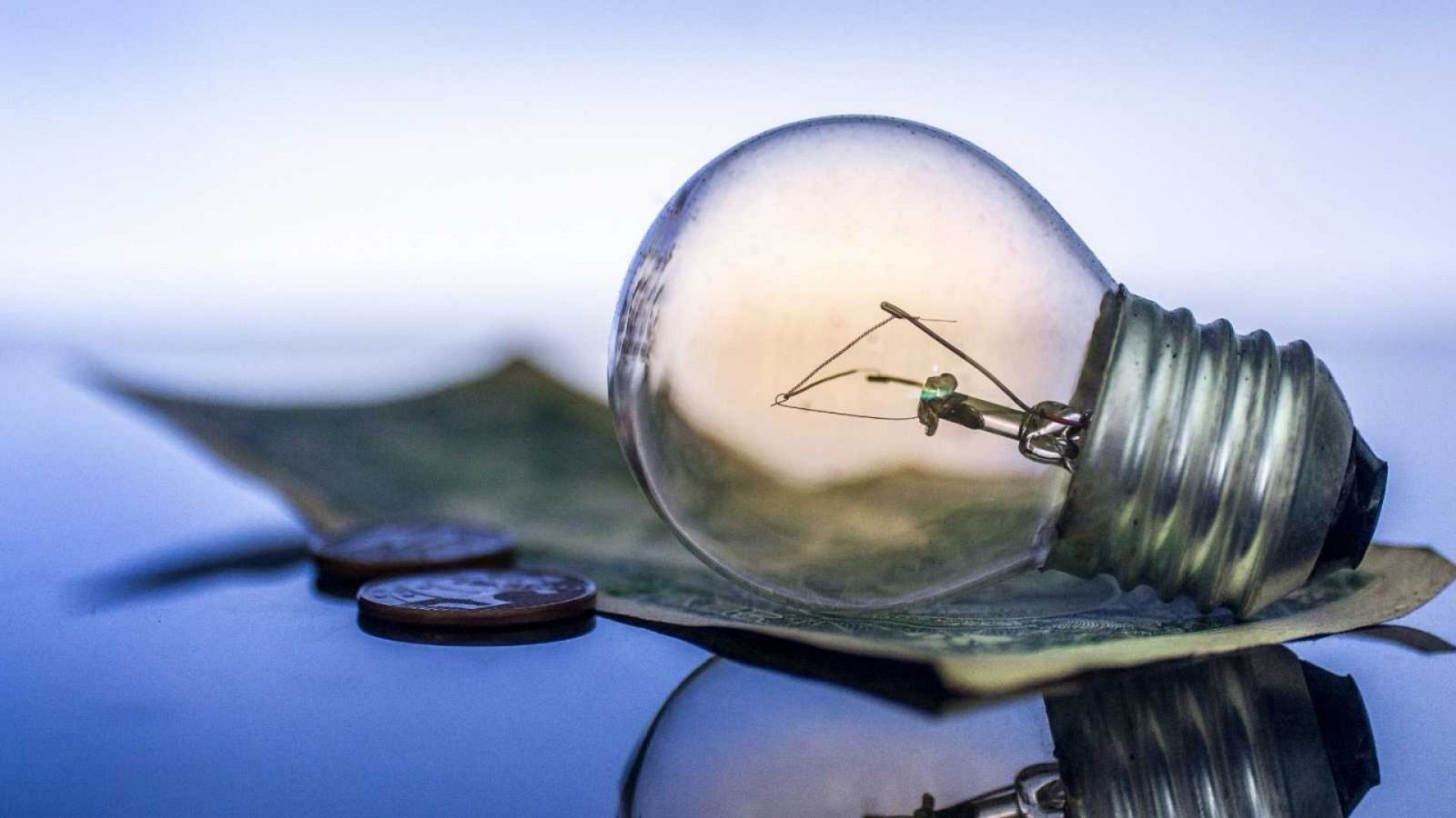 ¿Cuánto se va a reducir la factura de la luz? Jorge Morales lo explica - La hora de La 1 | Ver