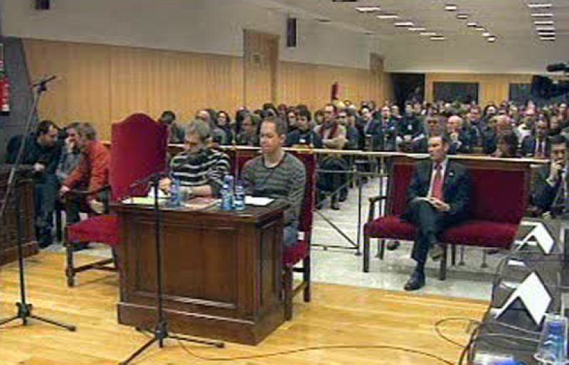 El abogado de Ibarretxe sorprende al pedir que siga el juicio para que "venza el espíritu del diálogo"