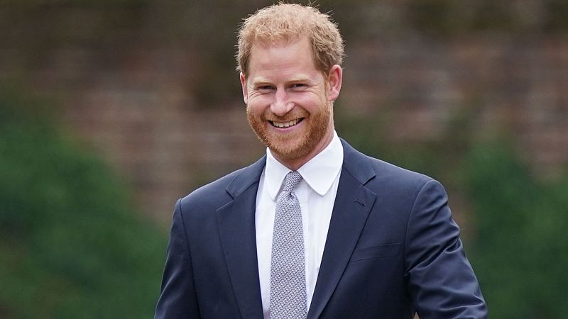 El príncipe Harry recibe las felicitaciones de Isabel II y Carlos de Inglaterra
