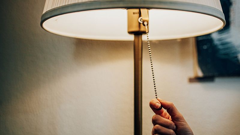 La luz se toma un respiro y baja hoy hasta 166,29 euros/MWh