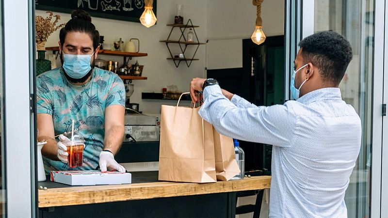 La pandemia cambia de fase: más dosis, menos restricciones, la misma desigualdad