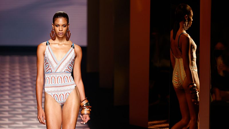 Dolores Cortés te invita a un chapuzón con Cleopatra y Josephine Baker