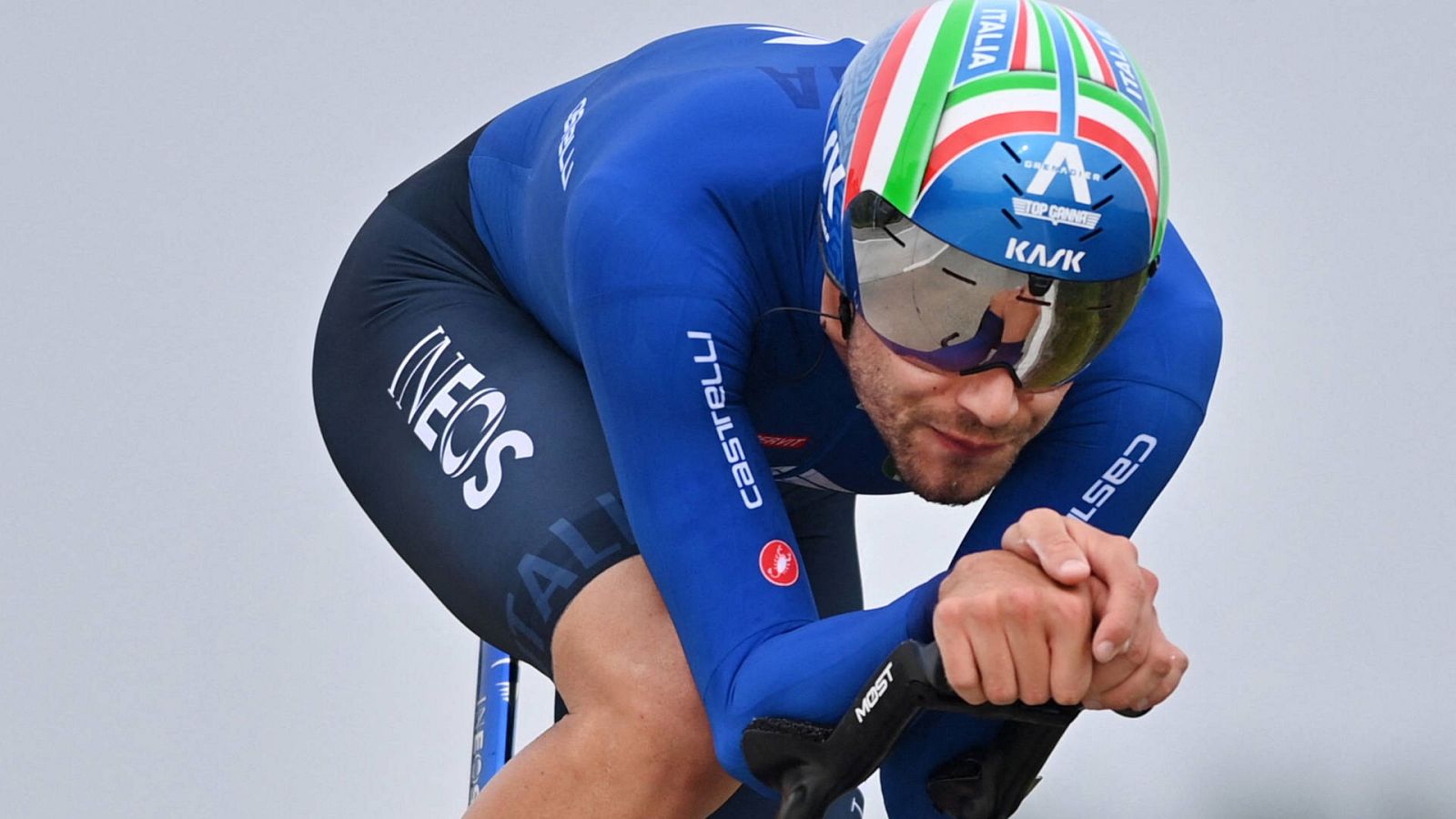 Filippo Ganna repite como campeón del mundo de contrarreloj y deja a Van Aert con la miel en los labios -- Ver ahora