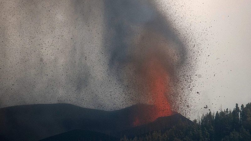 Aumenta la actividad explosiva en la erupción del volcán de La Palma