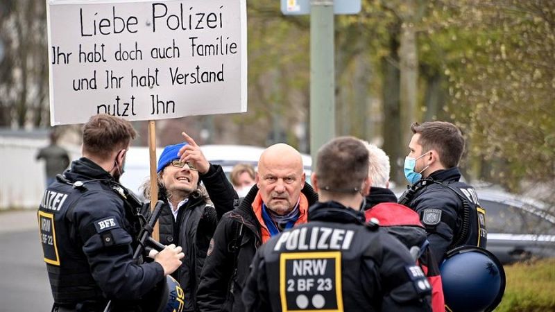 Alemania admite la radicalización negacionista tras la muerte a tiros de un hombre por el uso de la mascarilla