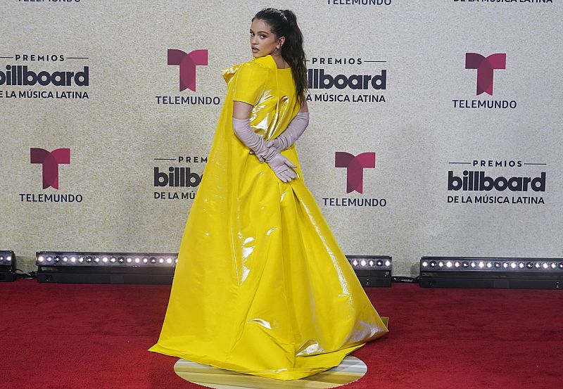 Billboard Latin Music: Rosalía y Camila Cabello deslumbran de rojo y amarillo