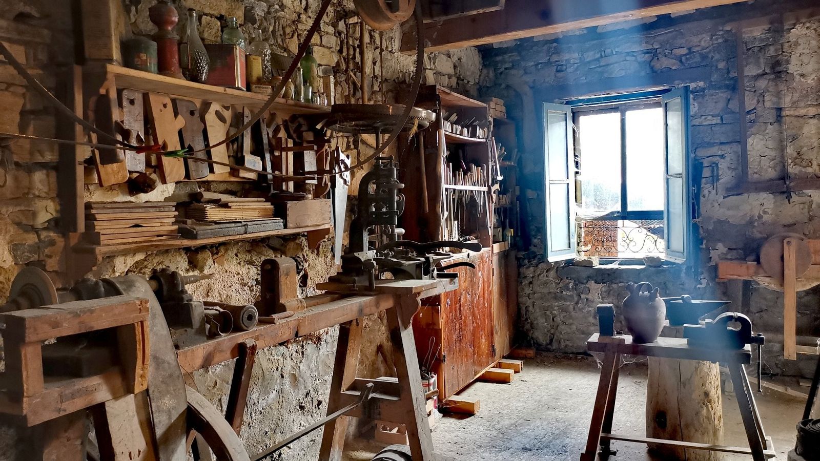 La carpintería centenaria que quiere ser un museo - España Directo | Ver