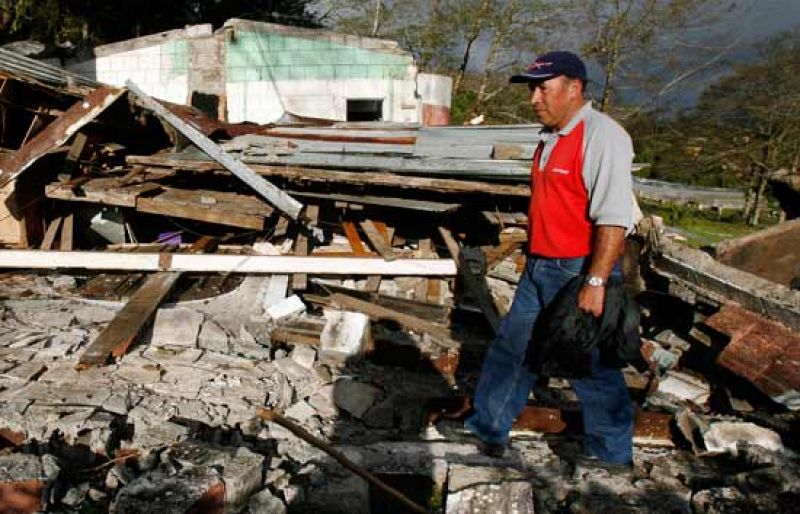 La Cruz Roja reduce a cinco el número de muertos por el terremoto en Costa Rica