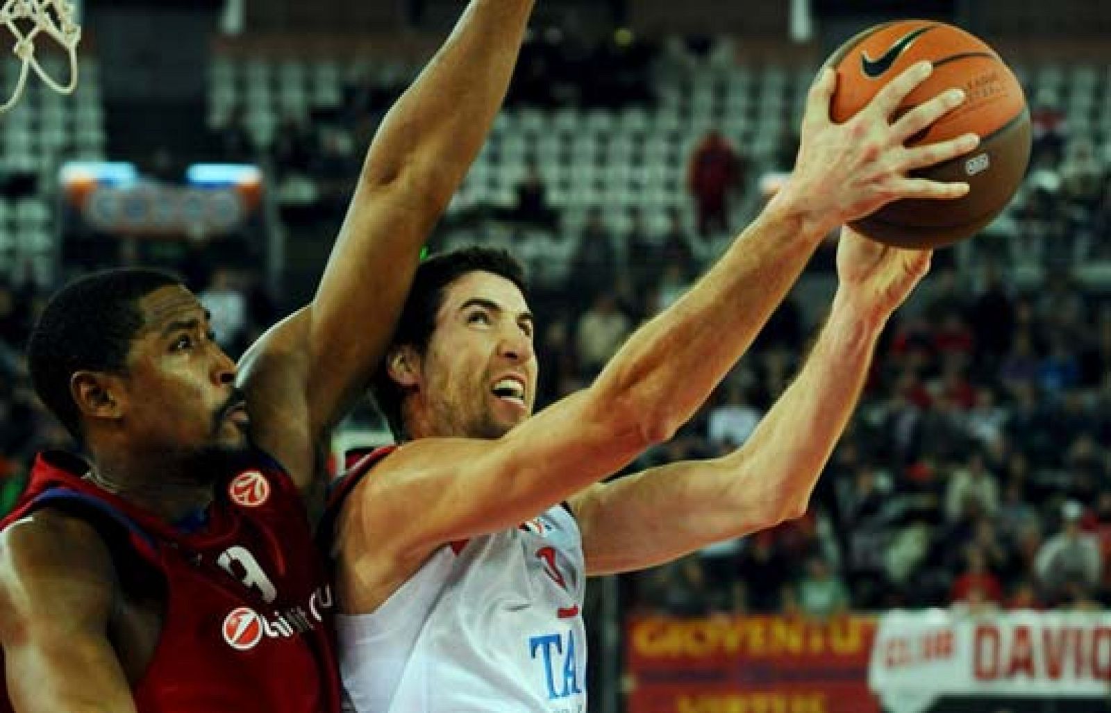 Tau y Unicaja vencen, el Madrid cae - Baloncesto en RTVE | Ver