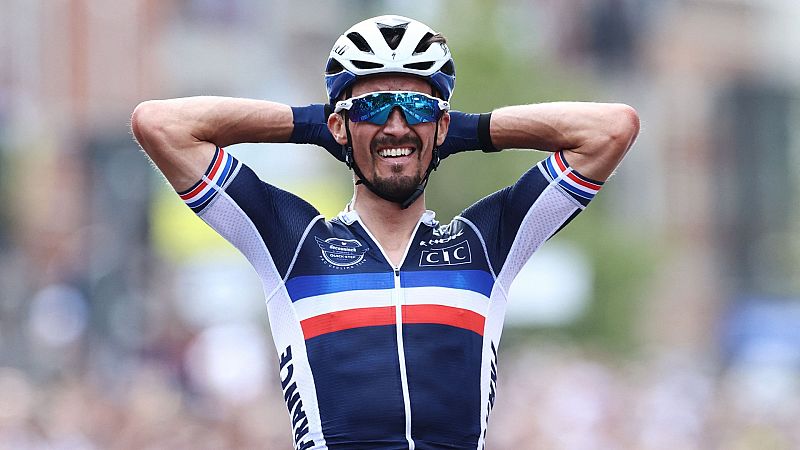 Julian Alaphilippe revalida su corona al ganar el Mundial de ciclismo de Flandes