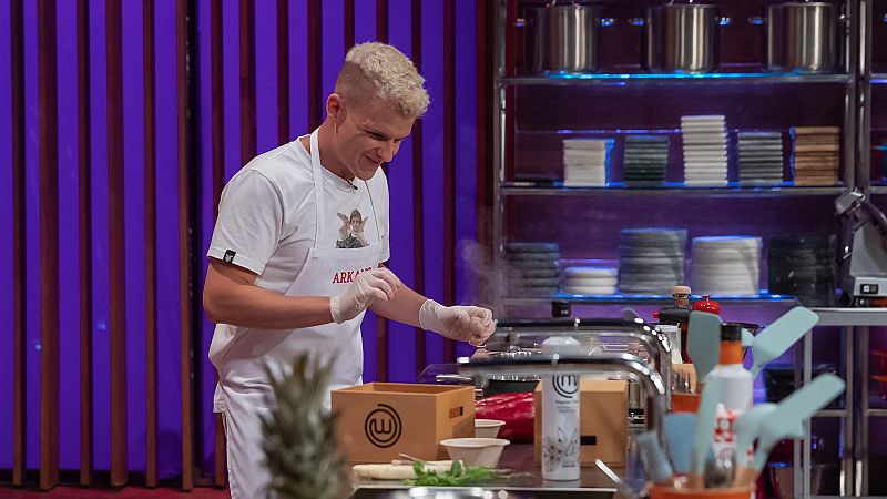 Arkano: "No busco a nadie a nivel físico, busco alguien que tenga una conversación que me explote el cerebro"