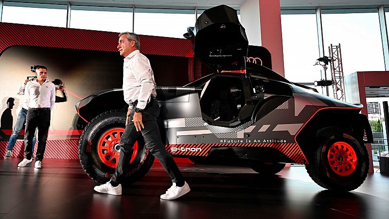 Carlos Sainz, en la presentación de su nuevo Audi: "A día de hoy vamos al Dakar 2022 a intentar ganarlo"