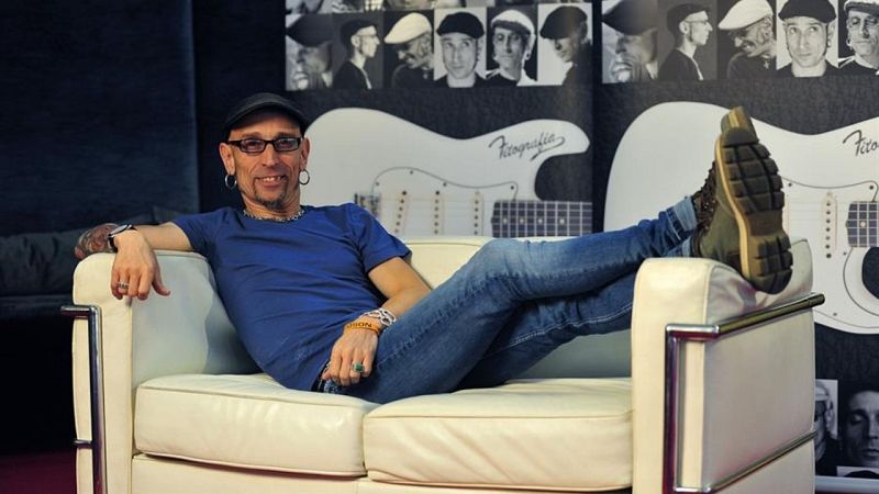 Fito Cabrales, 55 años siendo un músico rebelde