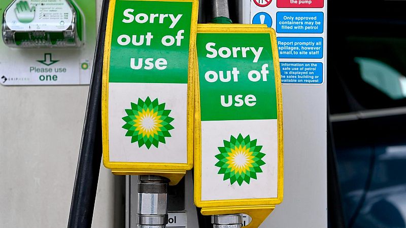 La falta de transportistas y el pánico al desabastecimiento de combustible vacían las gasolineras británicas