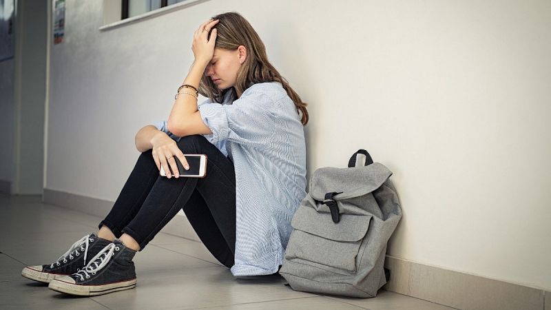 Uno de cada cinco chicos niega la violencia machista mientras el feminismo continúa aumentando entre las jóvenes