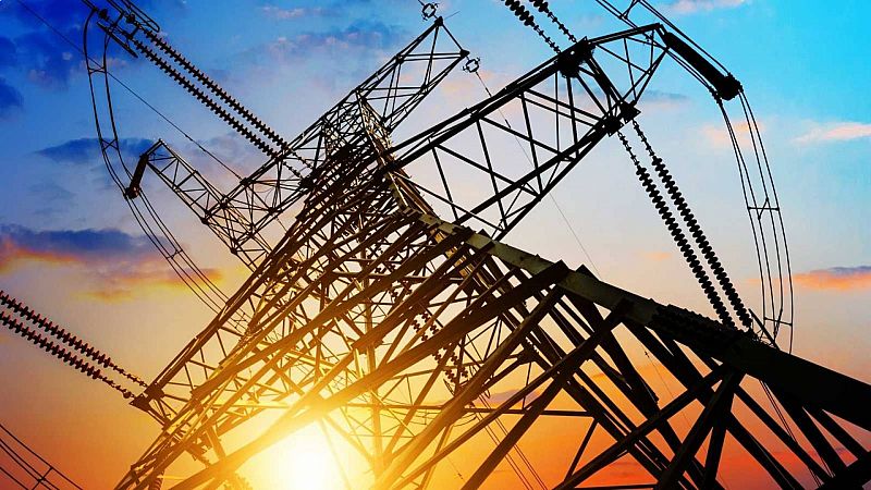 Las eléctricas instan a sus grandes clientes a revisar los contratos para amortiguar las medidas del Gobierno