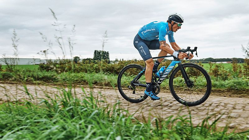 Iván García Cortina: "Aspiro a todo en la París-Roubaix; me encontré bastante bien en el Mundial y llego con mucha confianza"