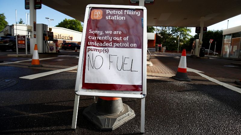Reino Unido advierte de que la crisis de la gasolina "podría durar otra semana"
