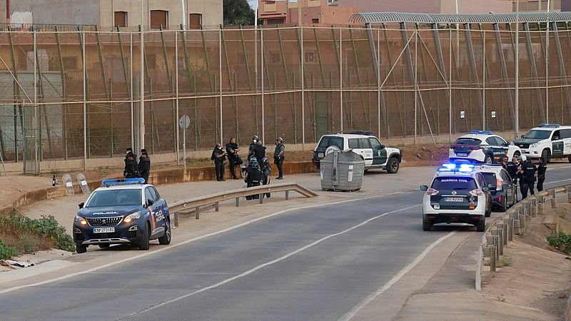 Unos 700 migrantes intentan sin éxito saltar la valla de Melilla