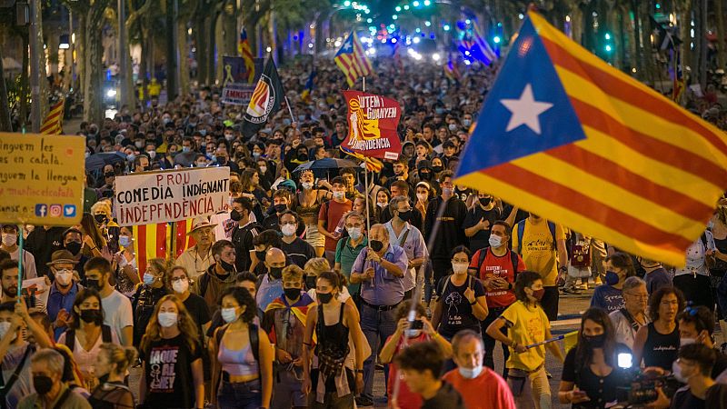 Lanzamiento de huevos y quema aislada de contenedores tras la manifestación del 1-O de los CDR