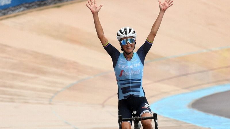 Elizabeth Deignan gana la primera París-Roubaix femenina de la historia