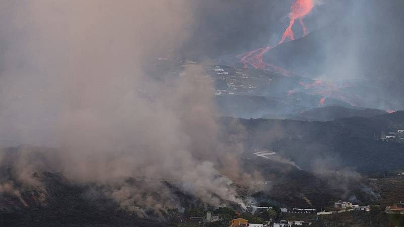 Los expertos advierten del peligro de los gases en La Palma: "Cuanta más producción de magma, más gases tóxicos"