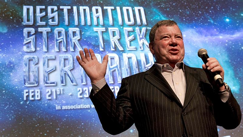William Shatner, el capitán Kirk de 'Star Trek', viajará al espacio junto a la compañía de Jeff Bezos