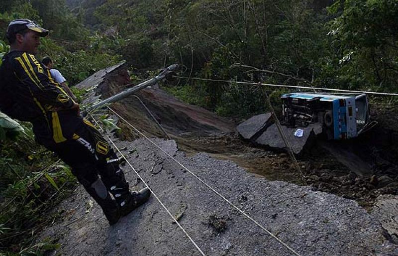 Aumenta a 15 el número de fallecidos en el terremoto de Costa Rica