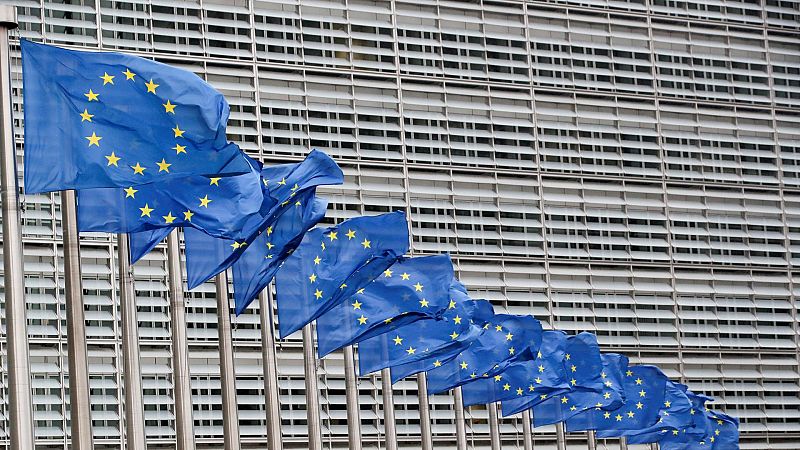 La Unión Europea reduce su lista de paraísos fiscales en plena polémica por los 'Papeles de Pandora'