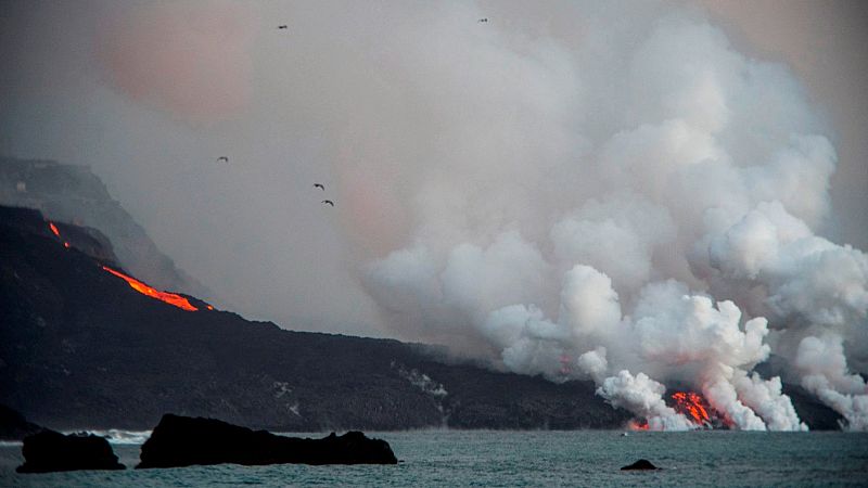 El aeropuerto de La Palma se encuentra inoperativo por la acumulación de cenizas del volcán