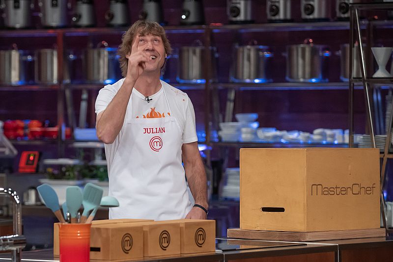 ¿Quién es Julian Iantzi, el presentador vasco expulsado de 'Masterchef'?