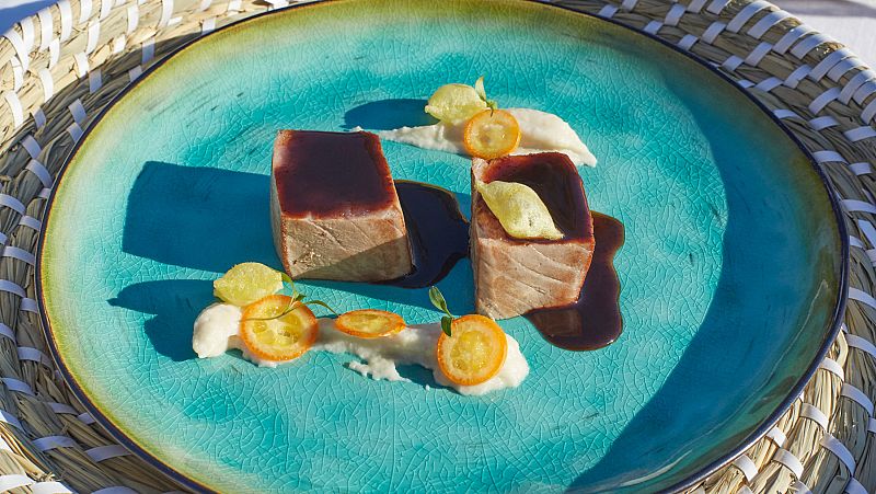 Receta de at�n con su demiglace con pur� de apionabo y clavo