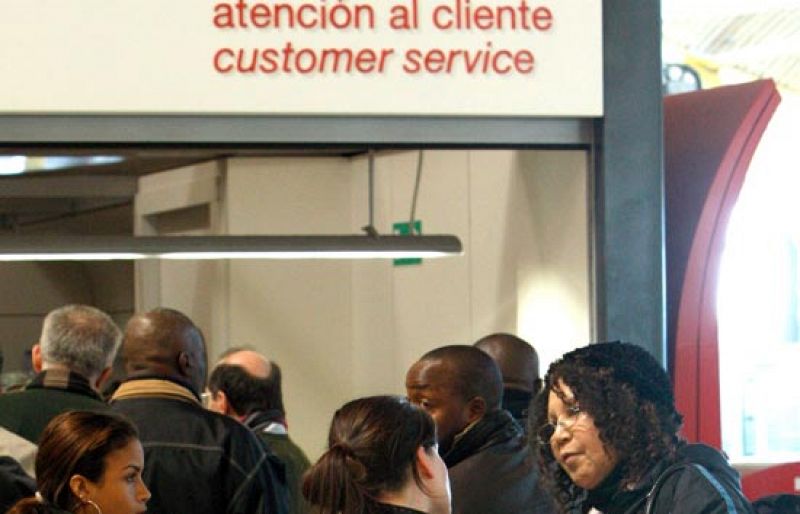 Álvarez anuncia un expediente a Iberia por el trato a los pasajeros en Barajas