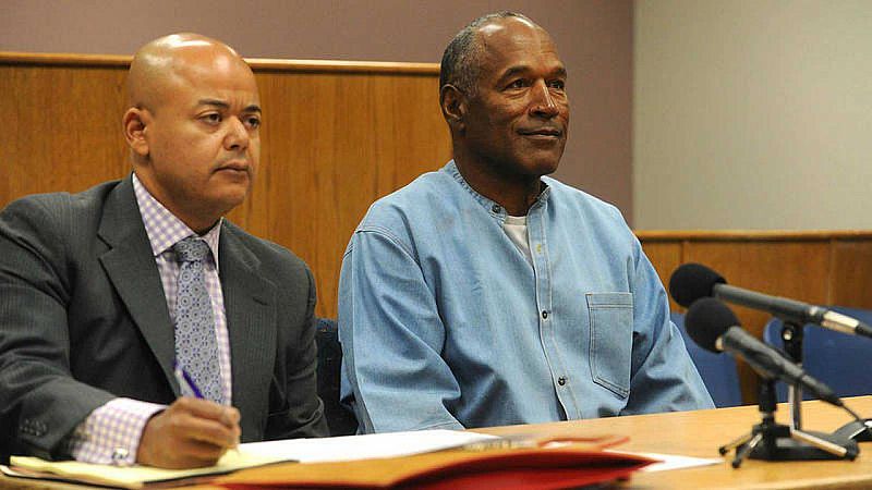 De héroe a villano, así ha sido la vida del polémico futbolista O.J. Simpson