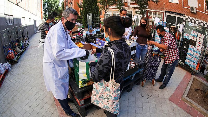 Más de tres millones de personas en España no pueden permitirse imprevistos, comer carne o calentar la casa