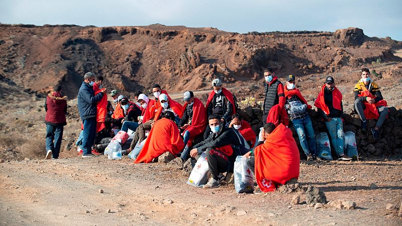 Más de 500 personas han llegado en las últimas 48 horas a las costas canarias en una decena de pateras