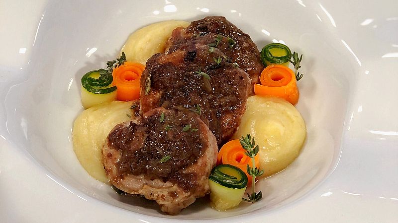 Solomillo de ternera con verduras y puré de patata y chirivía