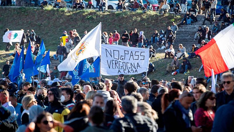 Protestas en Italia contra la obligación del certificado sanitario para acceder al puesto de trabajo
