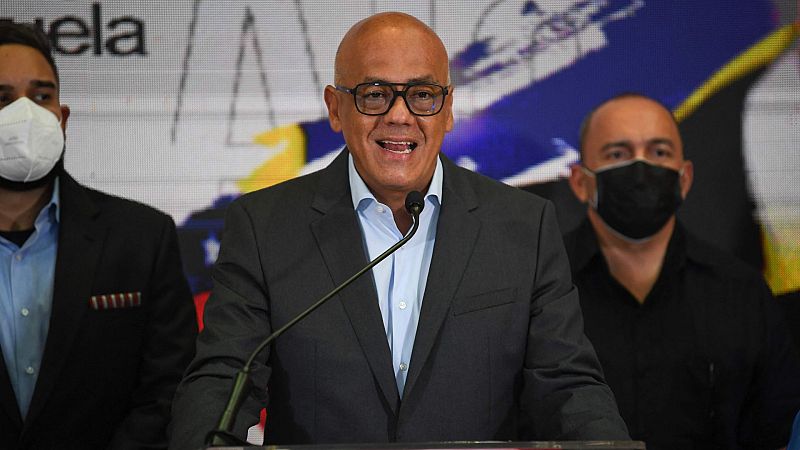 El Gobierno venezolano interrumpe el diálogo con la oposición tras la extradición de Álex Saab a Estados Unidos
