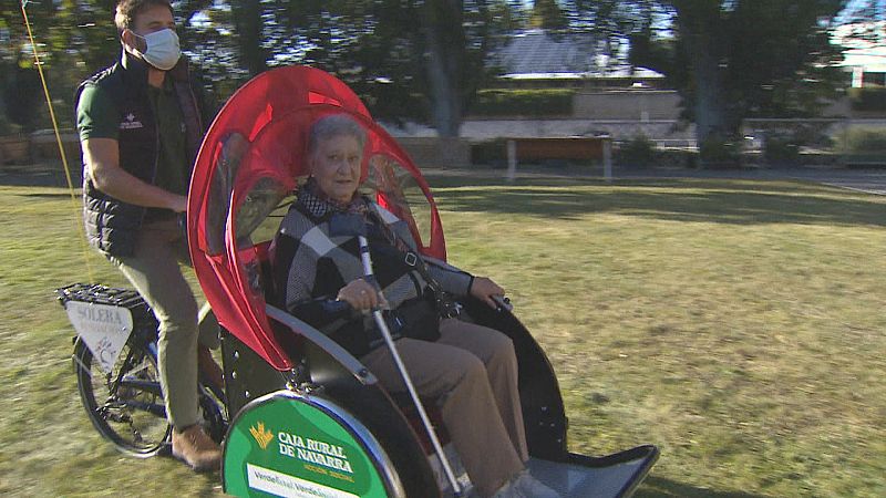 'En bici sin edad' ofrece paseos por Pamplona para los mayores