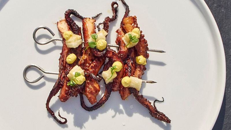 Receta de brochetas de pulpito moruno con berenjena