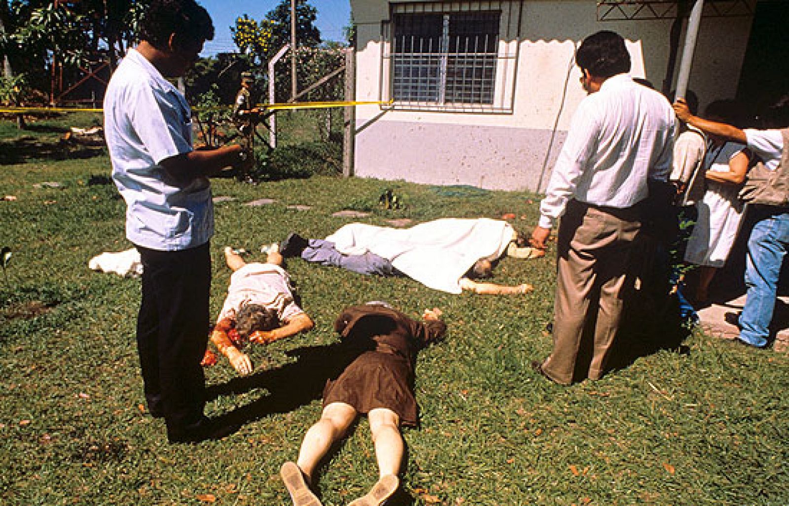 La Audiencia Nacional investigará el asesinato de cinco jesuitas en El Salvador | Ver