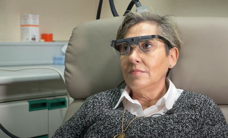 Una mujer ciega vuelve a ver formas y letras gracias a un "chip" cerebral creado en España