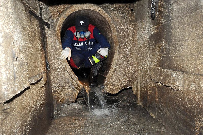 Un peligroso jefe de la mafia italiana escapa de la Policía por las alcantarillas