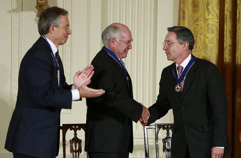 Bush concede la Medalla de la Libertad a sus aliados Blair, Howard y Uribe