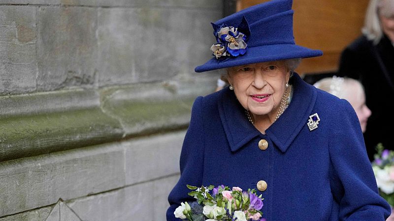 La reina Isabel II pasó la noche del miércoles en el hospital para someterse a unos "exámenes preliminares"